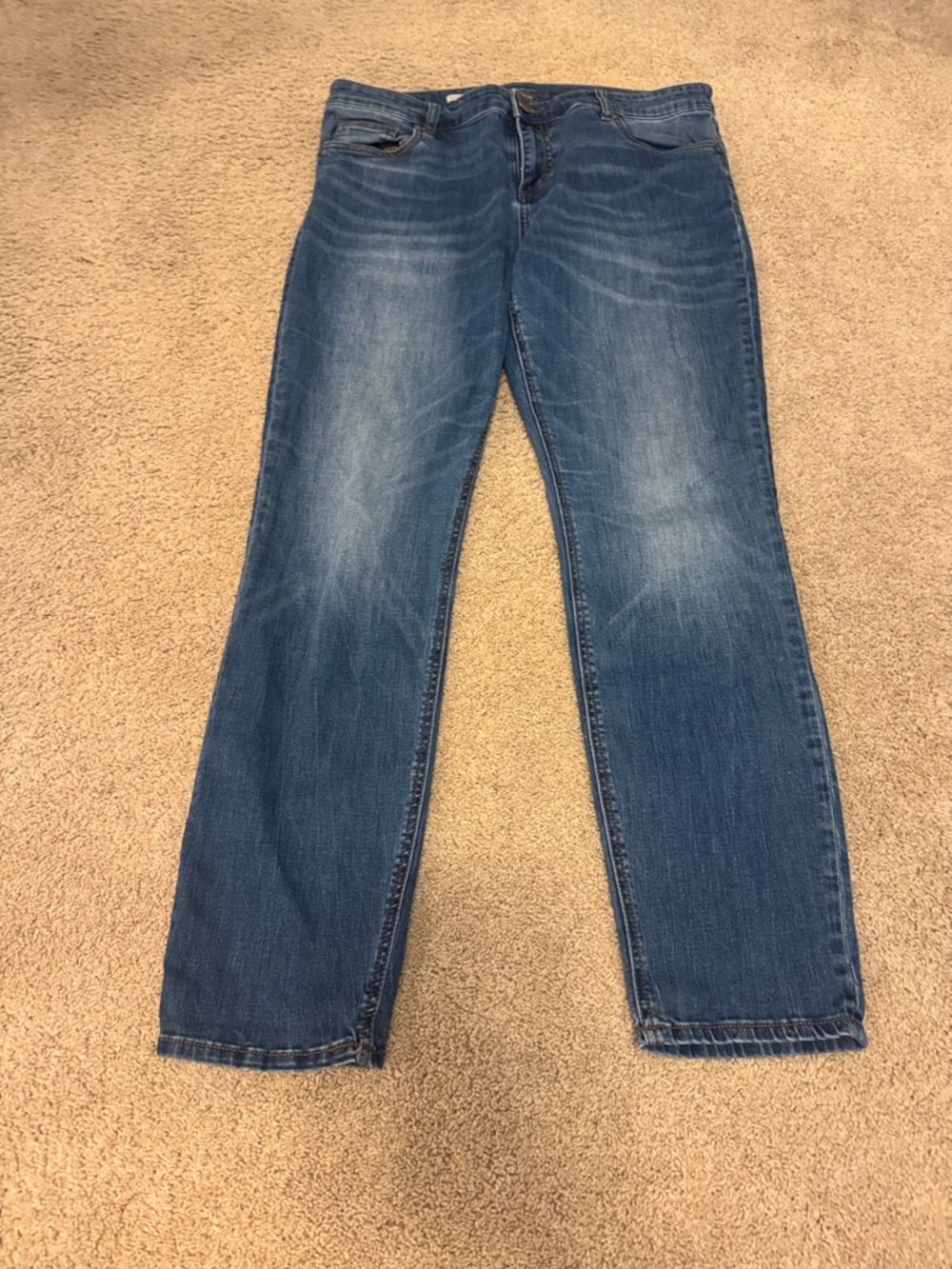 Kut from the Kloth Straight-Leg Jeans in Faded Blue Wash